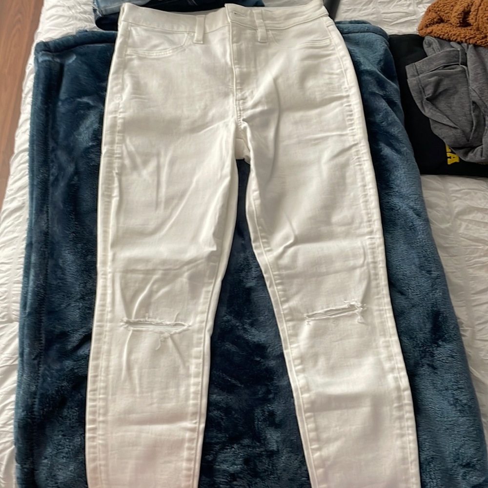 American eagle white super stretch skinny jeans NEVER WORN